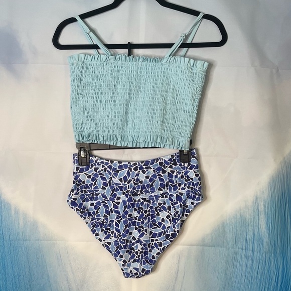 Yvette Ladies 2 piece bathing suit Small Light blue - Picture 2 of 7